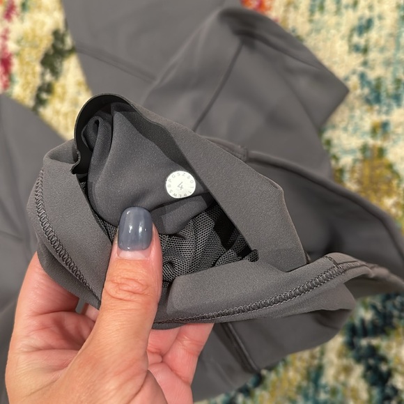 Lululemon In Movement 7/8 Tight *Everlux 25"
Titanium - Picture 4 of 7